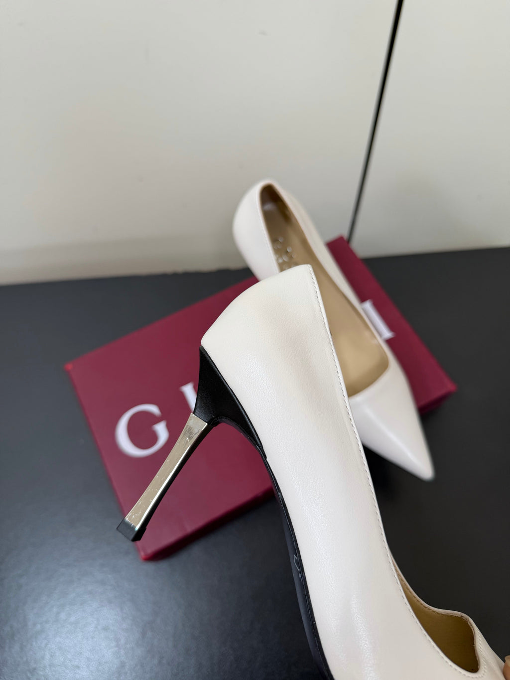 GUCCI 26S POINTED TOE PUMPS 85MM IN WHITE CALFSKIN