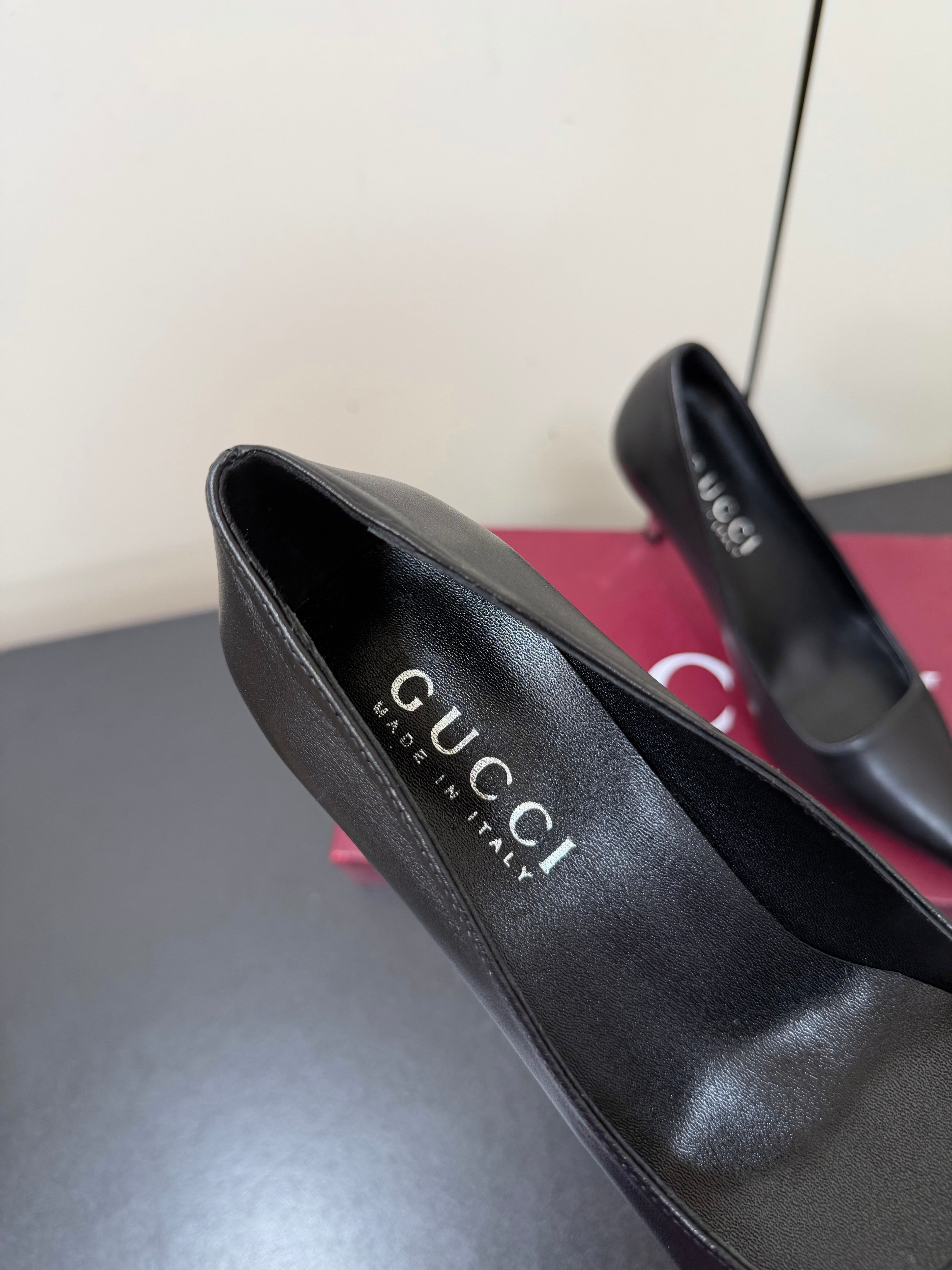 GUCCI 26S POINTED TOE PUMPS 85MM IN BLACK CALFSKIN