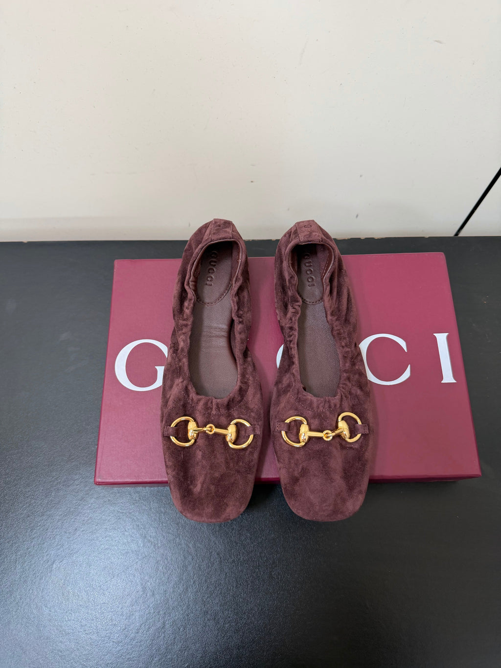 GUCCI 26S BALLET FLATS IN DARK BROWN SUEDE GOLD HARDWARE