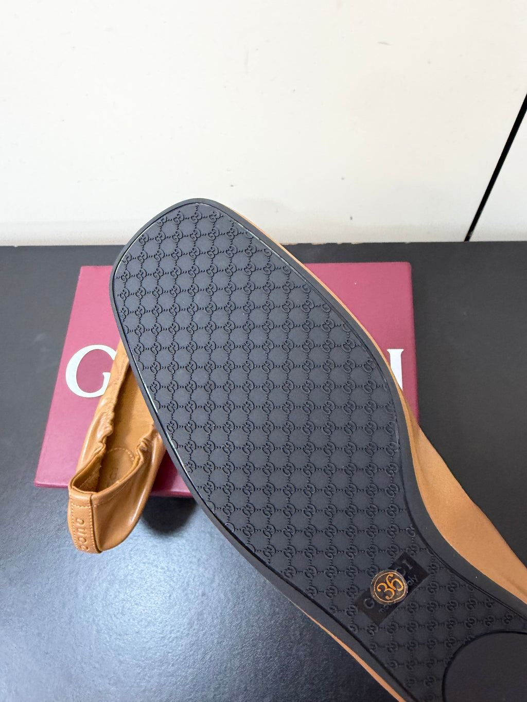 GUCCI 26S BALLET FLATS IN CARAMEL BROWN SHINY CALFSKIN GOLD HARDWARE
