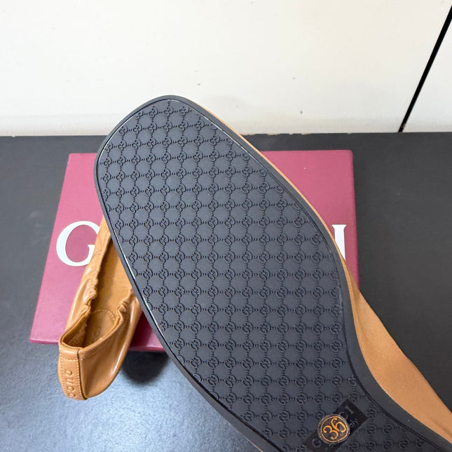 GUCCI 26S BALLET FLATS IN CARAMEL BROWN SHINY CALFSKIN GOLD HARDWARE