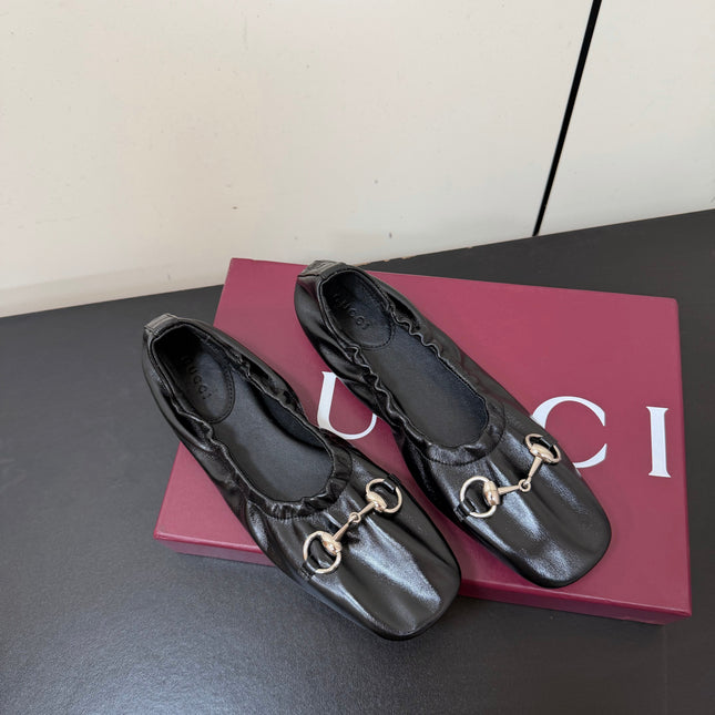 GUCCI 26S BALLET FLATS IN BLACK SHINY CALFSKIN GOLD HARDWARE