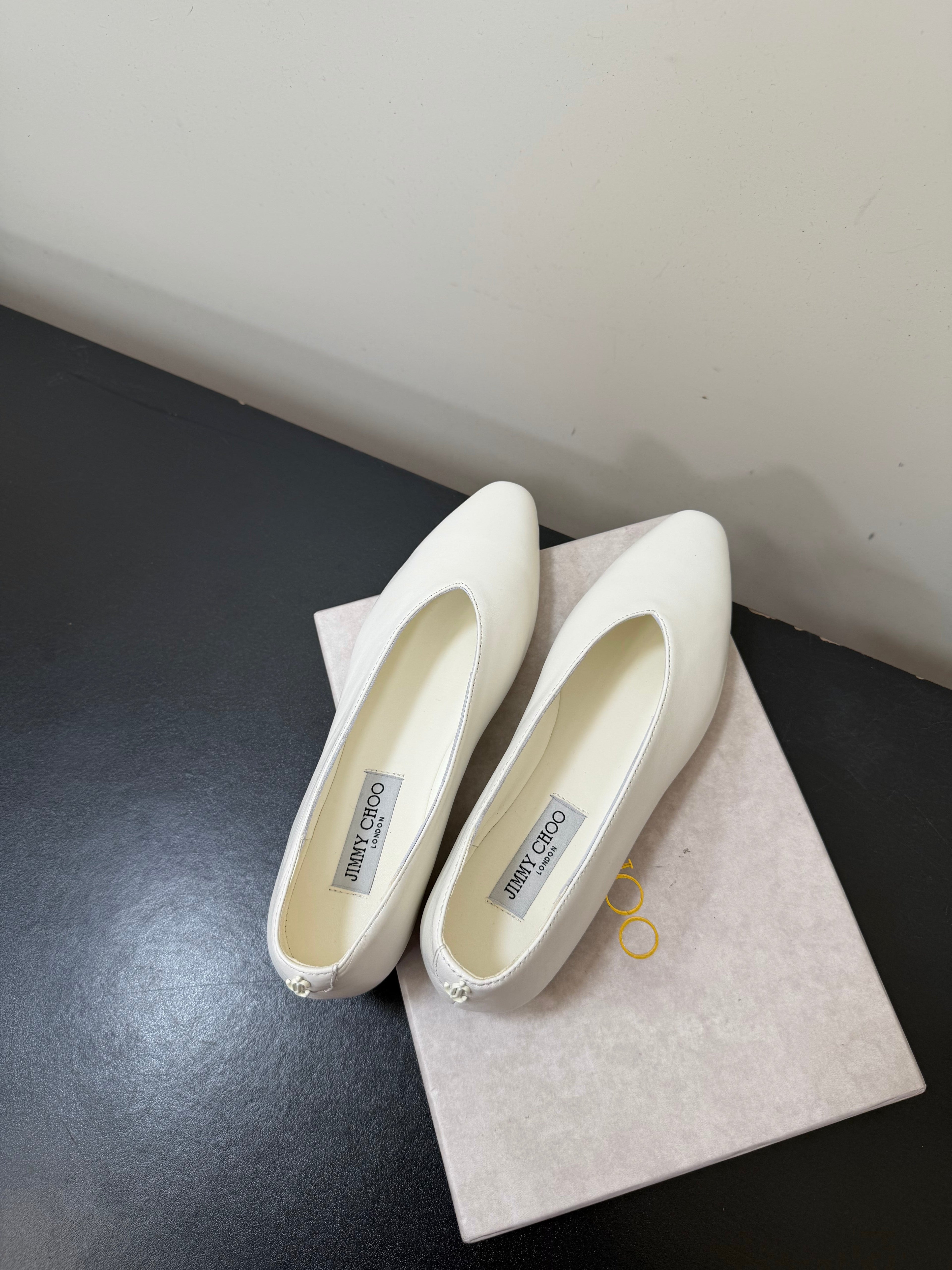 JIMMY CHOO 26S BALLET FLATS IN WHITE LAMBSKIN
