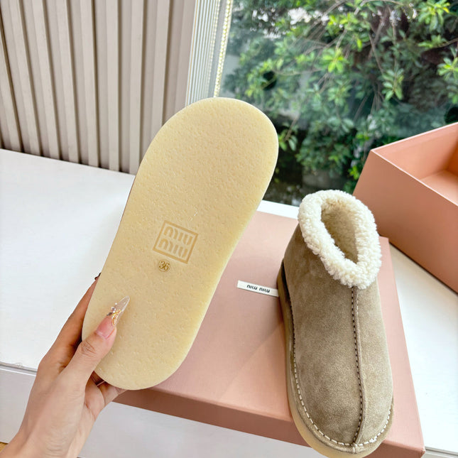 MIUMIU 26S ANKLE BOOTS IN BEIGE SUEDE AND SHEARLING
