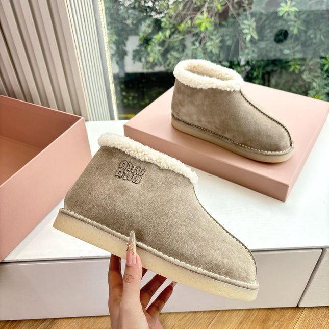 MIUMIU 26S ANKLE BOOTS IN BEIGE SUEDE AND SHEARLING