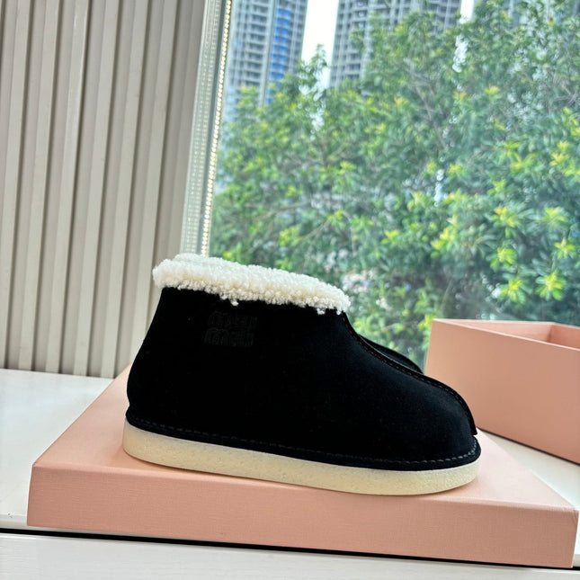 MIUMIU 26S ANKLE BOOTS IN BLACK SUEDE AND SHEARLING