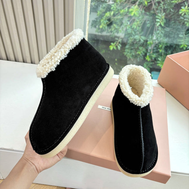 MIUMIU 26S ANKLE BOOTS IN BLACK SUEDE AND SHEARLING