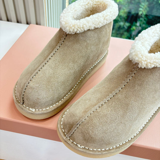 WHITE SHEARLING BOOTS IN TAN BROWN SUEDE