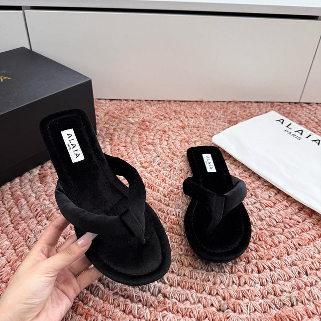 ALAIA 26S THONG SANDALS IN BLACK VELVET