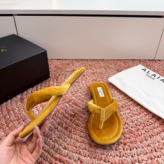 ALAIA 26S THONG SANDALS IN MUSTARD YELLOW VELVET