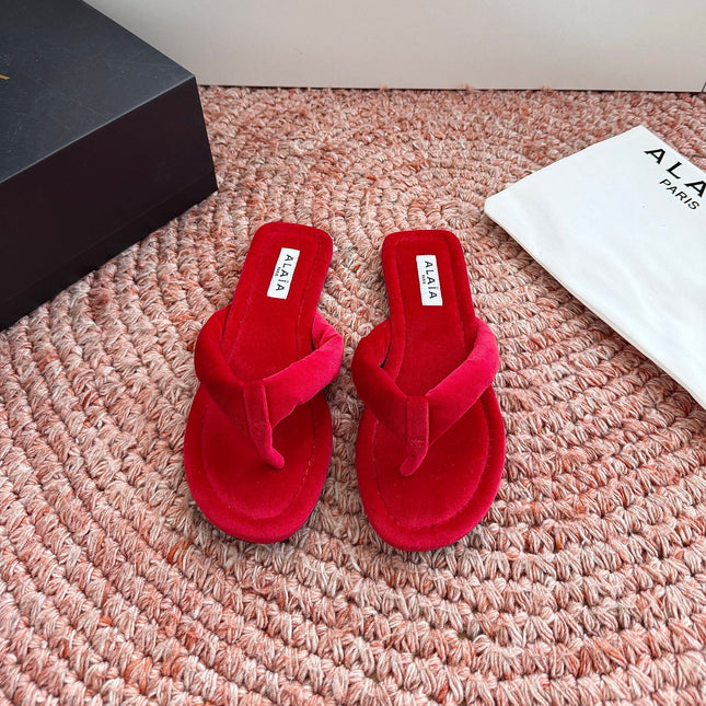 ALAIA 26S THONG SANDALS IN RED VELVET