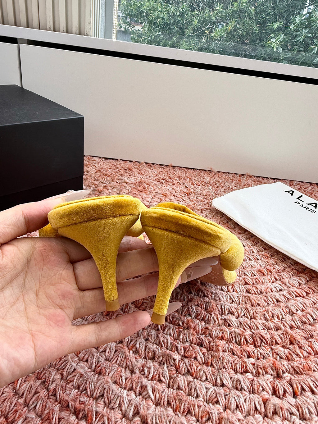 ALAIA 26S HEELED THONG SANDALS IN MUSTARD YELLOW VELVET
