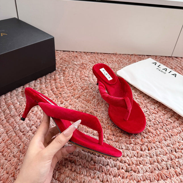 ALAIA 26S HEELED THONG SANDALS IN RED VELVET
