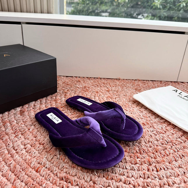 ALAIA 26S THONG SANDALS IN DARK PURPLE VELVET