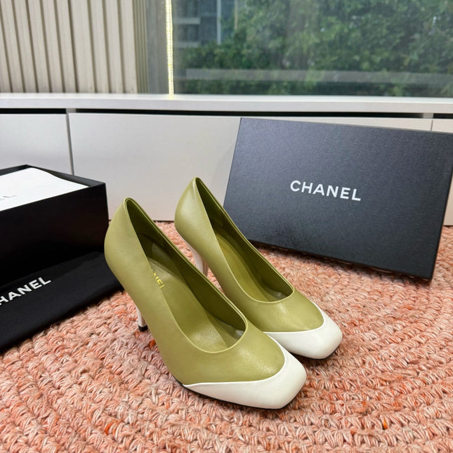 CHANEL 26S SQUARE TOE HIGH HEELS IN OLIVE GREEN LAMBSKIN WITH WHITE TOE
