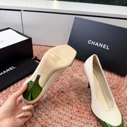 CHANEL 26S SQUARE TOE HIGH HEELS IN WHITE LAMBSKIN WITH GREEN TOE