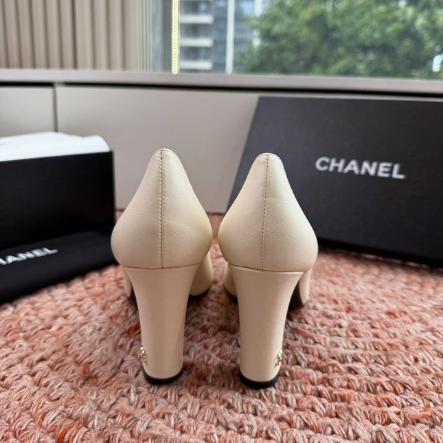 CHANEL 26S HIGH HEELS IN OFF WHITE SMOOTH LAMBSKIN