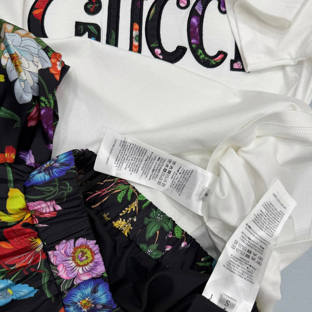 GUCCI 26S T-SHIRT AND PLEATED SKIRT SET 383