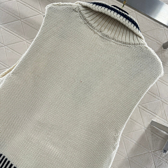 CHANEL 26S SLEEVELESS COLLARED KNITTED BLAZER 696