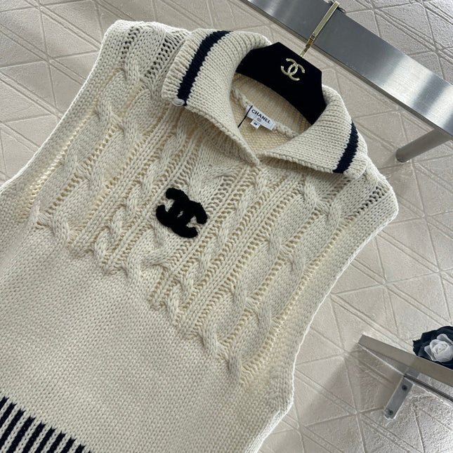 CHANEL 26S SLEEVELESS COLLARED KNITTED BLAZER 696