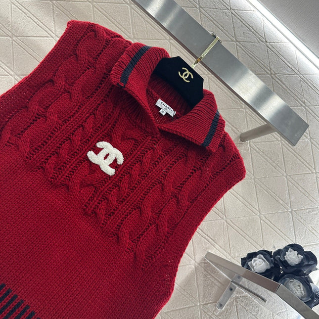 CHANEL 26S SLEEVELESS COLLARED KNITTED BLAZER 697