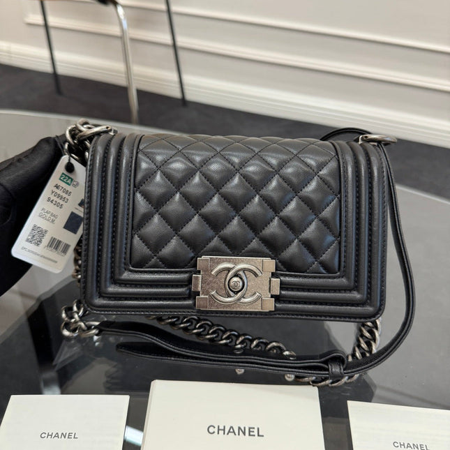 SMALL BOY BAG 20 IN BLACK CALFSKIN SILVER HARDWARE