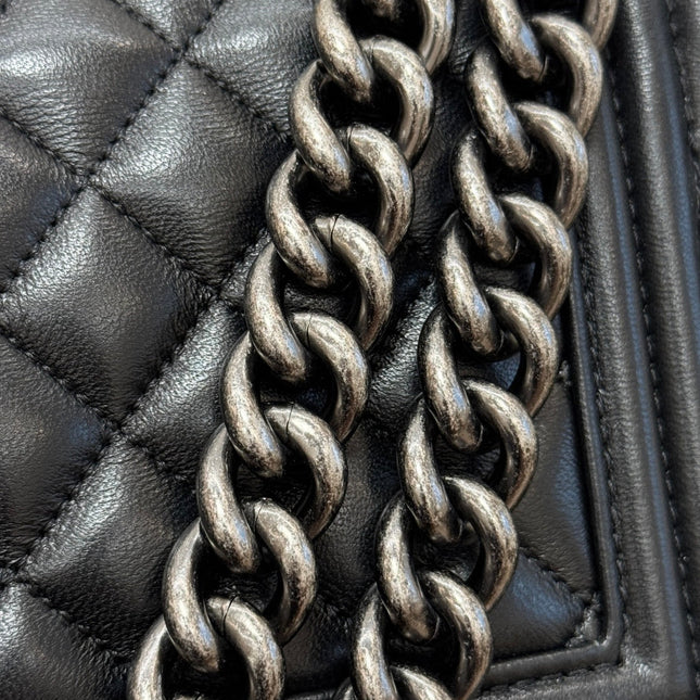 SMALL BOY BAG 20 IN BLACK CALFSKIN SILVER HARDWARE