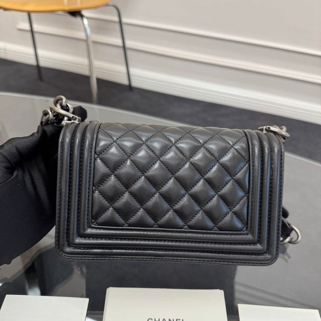 SMALL BOY BAG 20 IN BLACK CALFSKIN SILVER HARDWARE