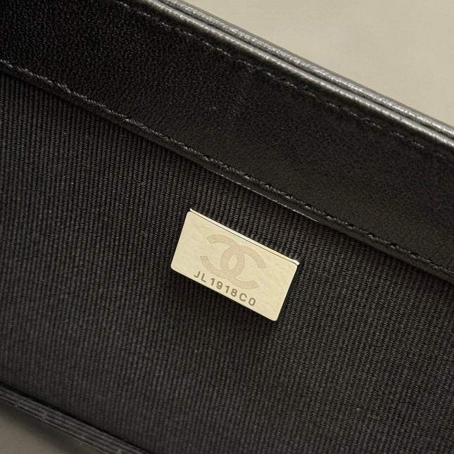 SMALL BOY BAG 20 IN BLACK CALFSKIN SILVER HARDWARE