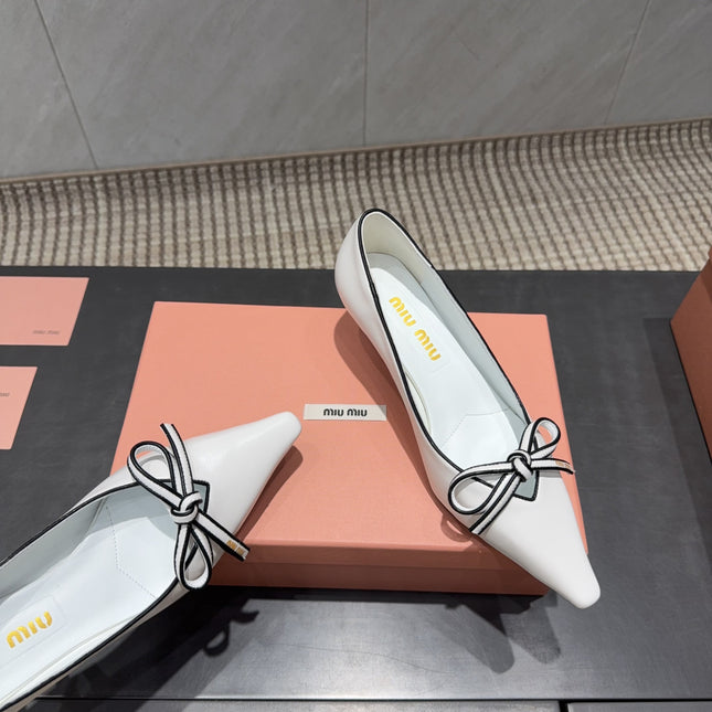 MIUMIU 26S POINTED TOE PUMPS 55MM IN WHITE AND BLACK CALFSKIN WITH BOW
