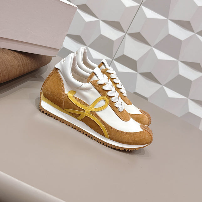 LOEWE 26S FLOW RUNNER SNEAKER IN CARAMEL BROWN AND WHITE SUEDE AND WHITE CALFSKIN