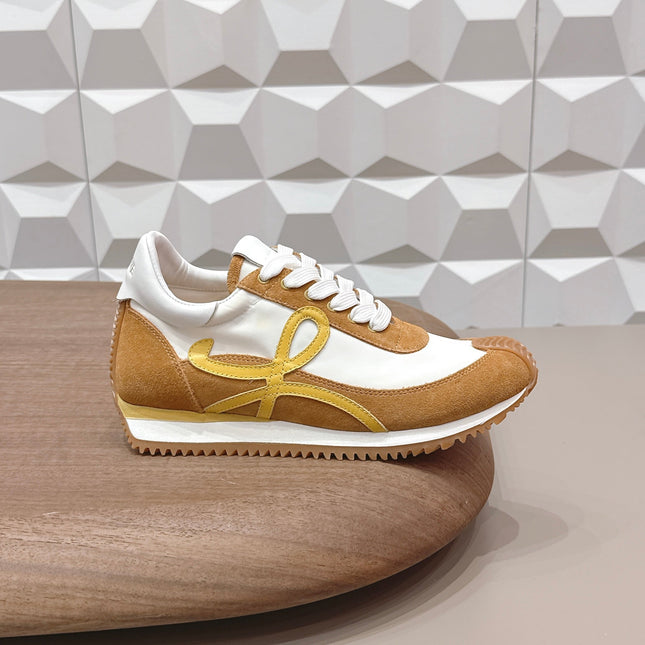 LOEWE 26S FLOW RUNNER SNEAKER IN CARAMEL BROWN AND WHITE SUEDE AND WHITE CALFSKIN