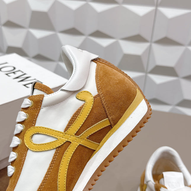 LOEWE 26S FLOW RUNNER SNEAKER IN CARAMEL BROWN AND WHITE SUEDE AND WHITE CALFSKIN