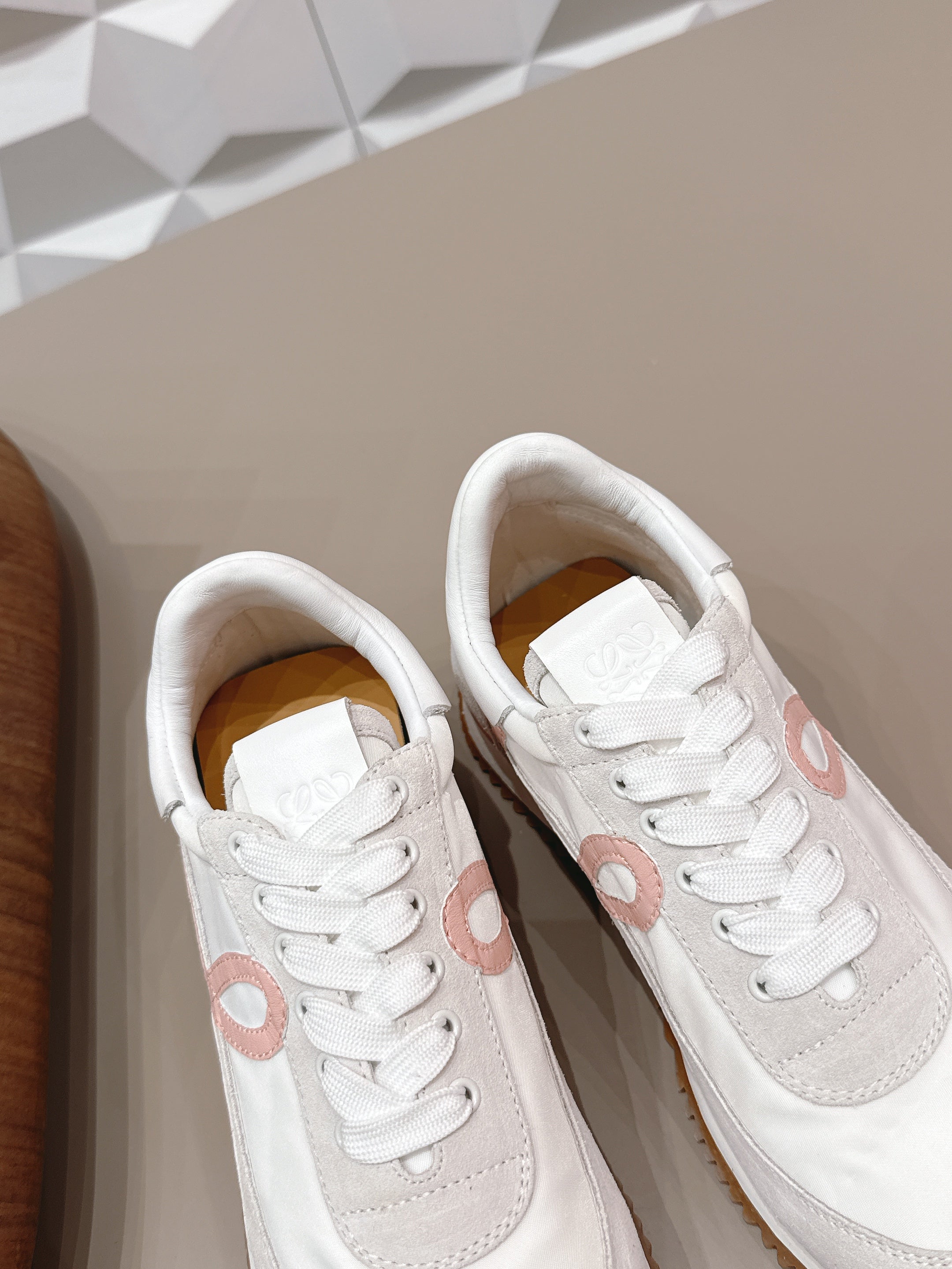 LOEWE 26S FLOW RUNNER SNEAKER IN LIGHT GRAY SUEDE AND WHITE CALFSKIN