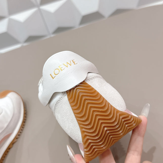 LOEWE 26S FLOW RUNNER SNEAKER IN LIGHT GRAY SUEDE AND WHITE CALFSKIN