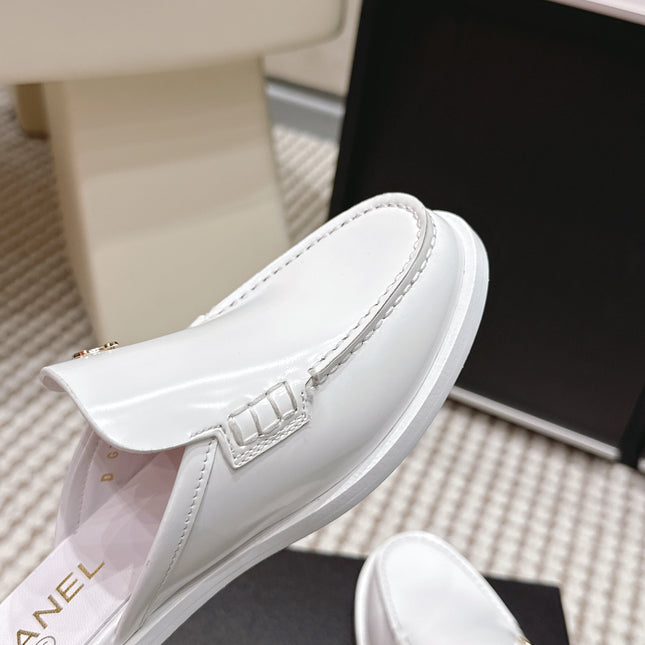 CHANEL 26S LOAFER MULES IN WHITE GLOSSY CALFSKIN