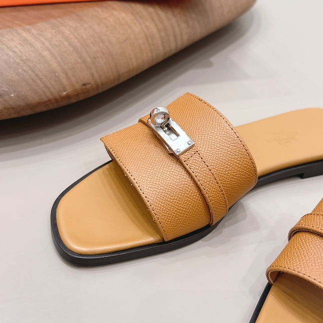 HM 26S GIULIA SANDAL IN CARAMEL BROWN EPSOM CALFSKIN SILVER HARDWARE