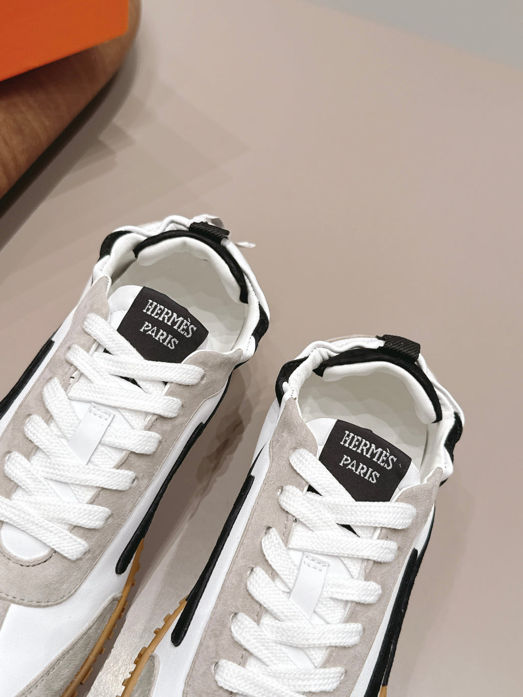 HM 26S BOUNCING SNEAKERS IN WHITE CALFSKIN AND LIGHT GREY BLACK SUEDE