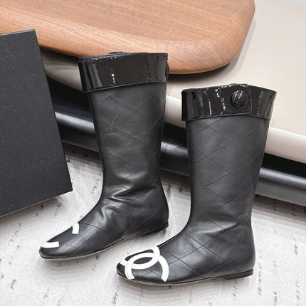 CHANEL 26S KNEE HIGH BOOTS IN BLACK QUILTED CALFSKIN AND PATENT CUFF