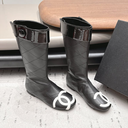 CHANEL 26S KNEE HIGH BOOTS IN BLACK QUILTED CALFSKIN AND PATENT CUFF