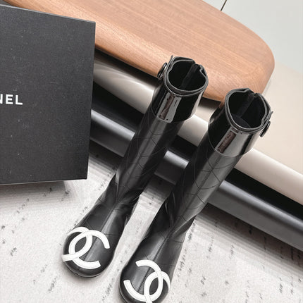 CHANEL 26S KNEE HIGH BOOTS IN BLACK QUILTED CALFSKIN AND PATENT CUFF