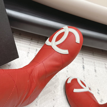 CHANEL 26S KNEE HIGH BOOTS IN RED QUILTED CALFSKIN AND BLACK PATENT CUFF