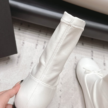 CHANEL 26S ANKLE BOOTS IN WHITE CALFSKIN LACE UP FRONT
