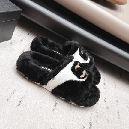 CHANEL 26S SLIDE SANDALS IN BLACK SHEARLING AND WHITE STRAP