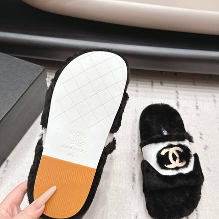 CHANEL 26S SLIDE SANDALS IN BLACK SHEARLING AND WHITE STRAP