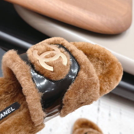 CHANEL 26S SLIDE SANDALS IN BROWN SHEARLING AND BLACK STRAP