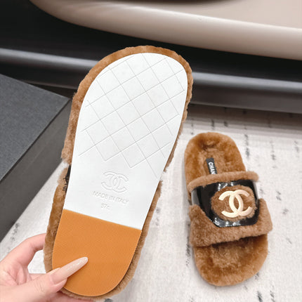 CHANEL 26S SLIDE SANDALS IN BROWN SHEARLING AND BLACK STRAP