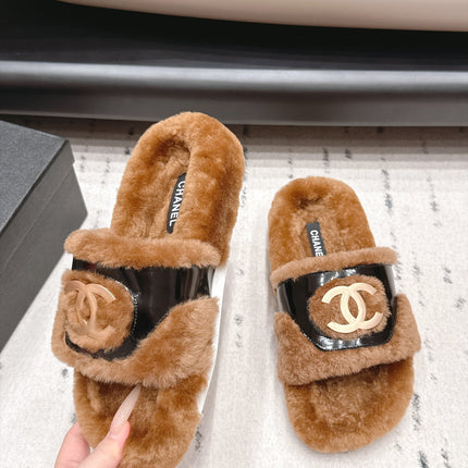 CHANEL 26S SLIDE SANDALS IN BROWN SHEARLING AND BLACK STRAP