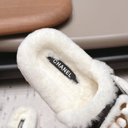 CHANEL 26S SLIDE SANDALS IN WHITE SHEARLING AND BLACK STRAP