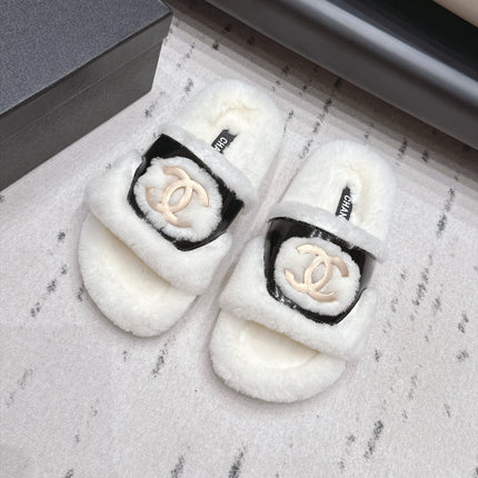 CHANEL 26S SLIDE SANDALS IN WHITE SHEARLING AND BLACK STRAP